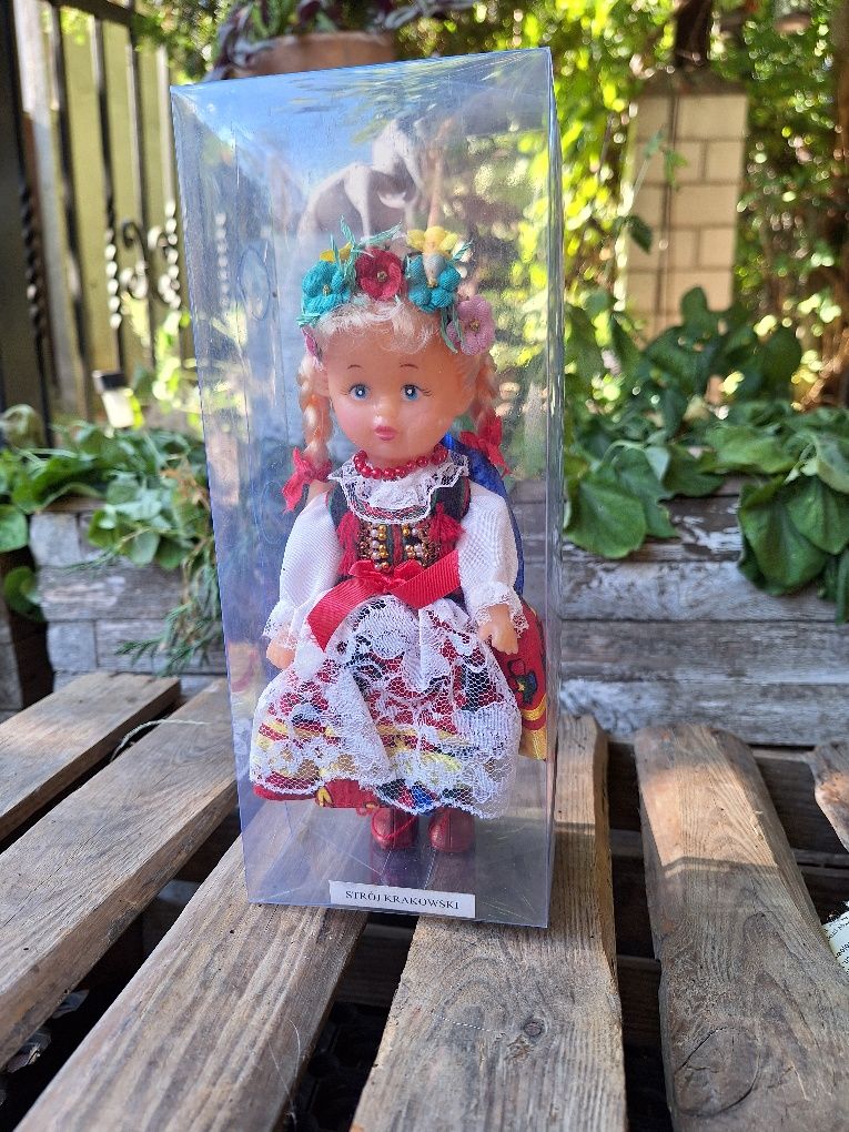 Lalka w stroju krakowskim