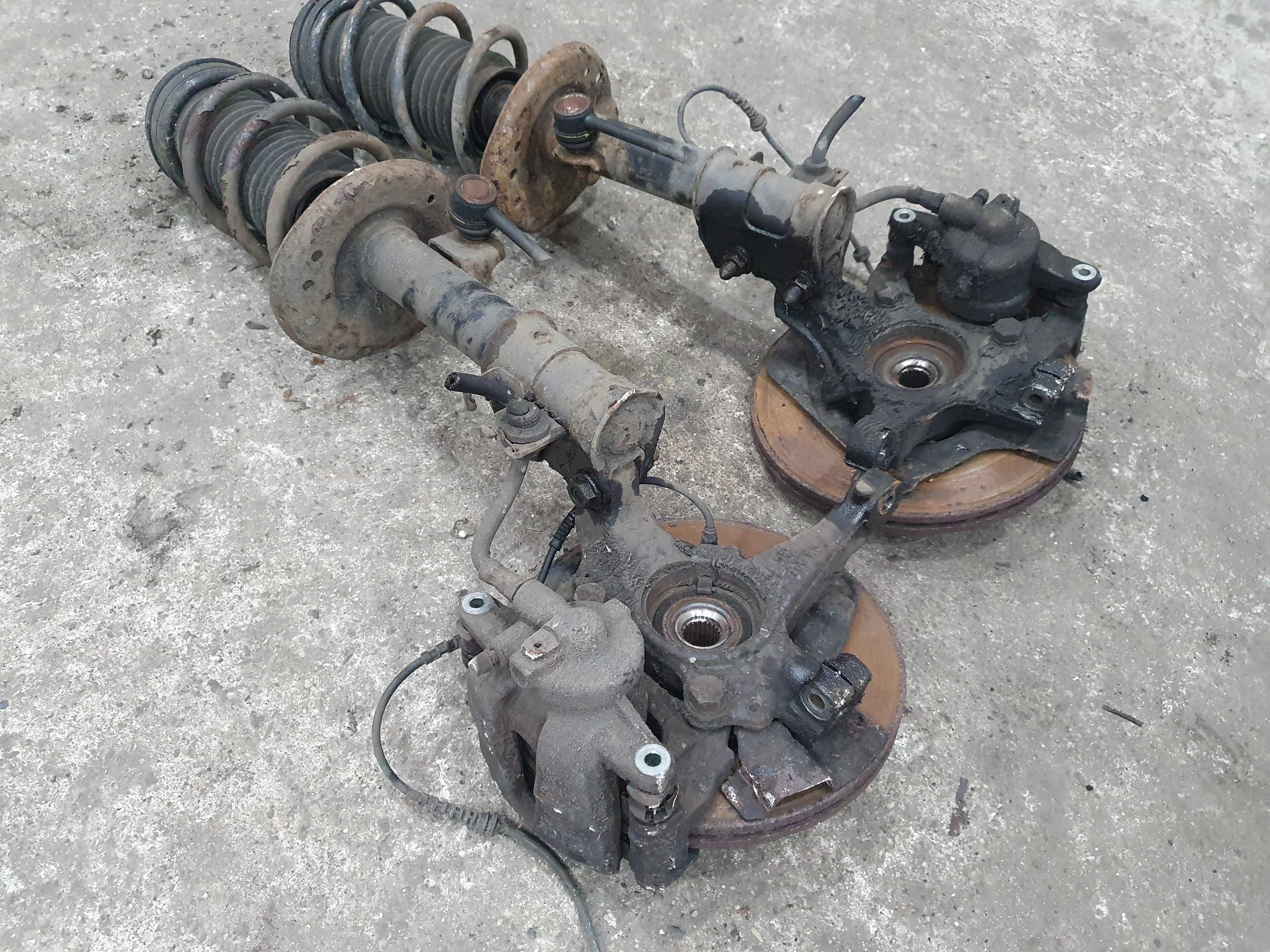 Amortyzator piasta zwrotnica zacisk sprezyna Opel Corsa D 1.2