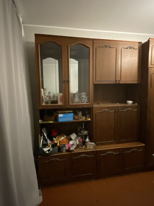 Стінка з гарнитуру  2 секціі меблів в кімнату напіввідкриті