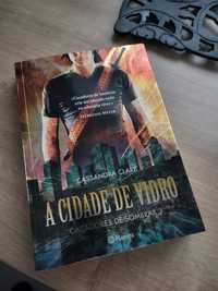 Livro "A Cidade de vidro caçadores de sombras 3"