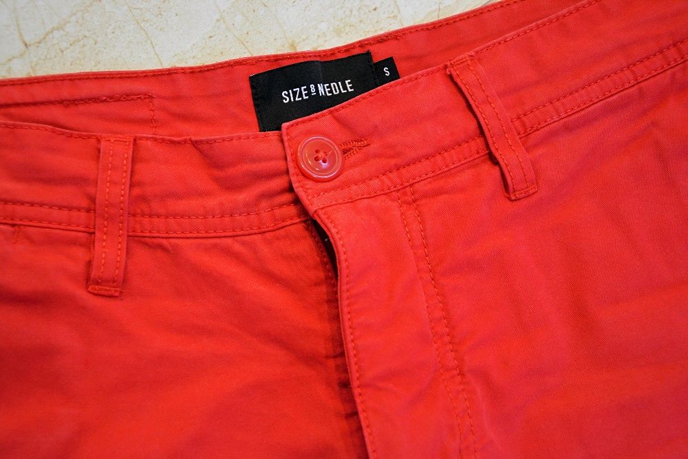 Krótkie spodenki jeans Needle czerwone szorty bermudy męskie S 36