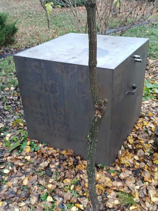 Продам баки з титану і нержавійки, транспортерну стрічку, насос, труби