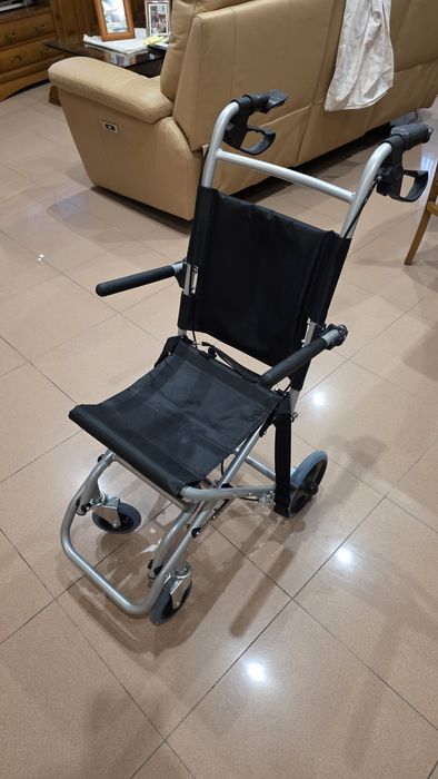 Cadeira de rodas rebativel