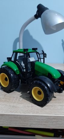 Traktor zabawkowy zielony