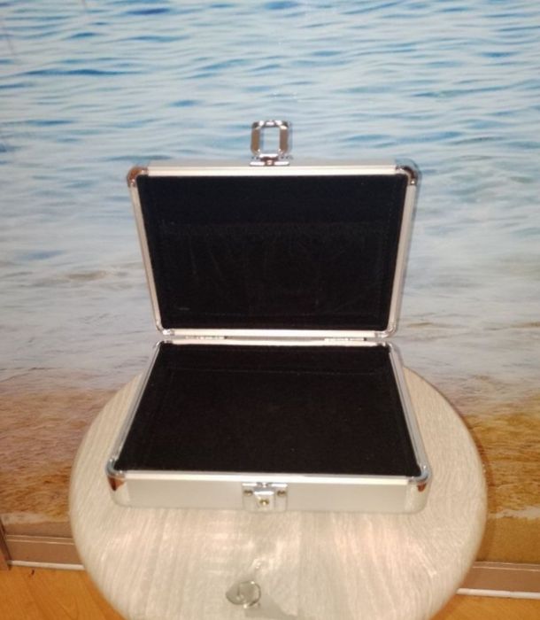 Кейс алюмінієвий для цукерок і шоколаду в подарунок