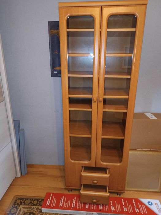 Witryna oszklona lub biblioteczka z szufladkami-bardzo ładna