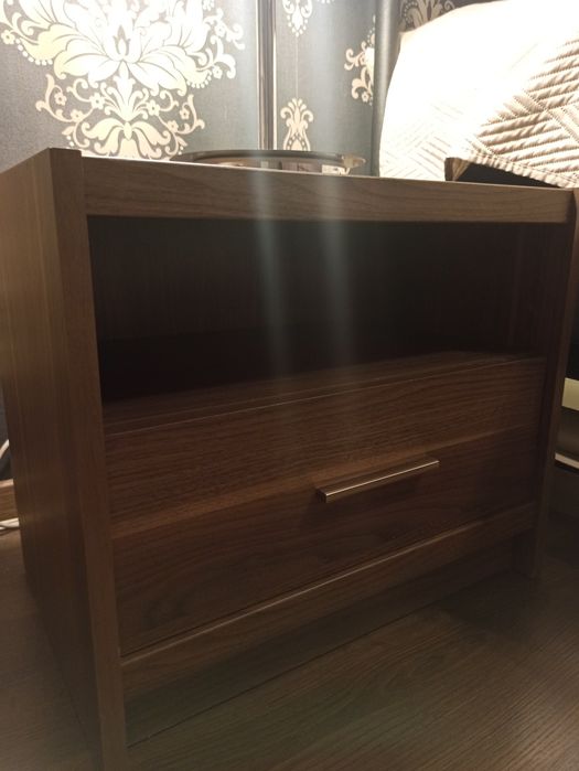 Szafka nocna z szufladą i półką