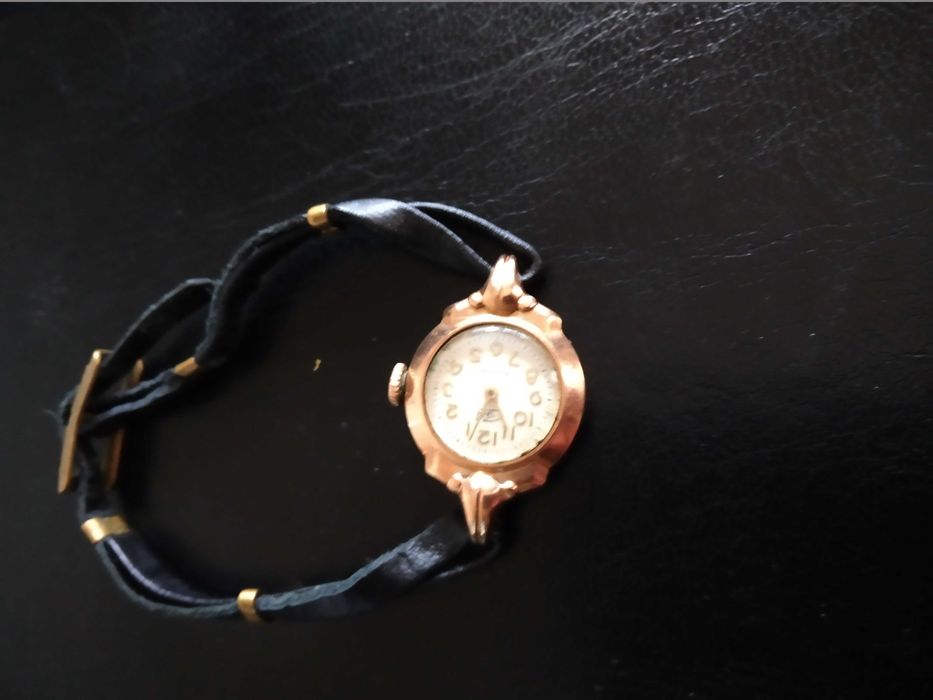 Очень красивые и стильные Золотые женские часы СССР "Заря",
раритет