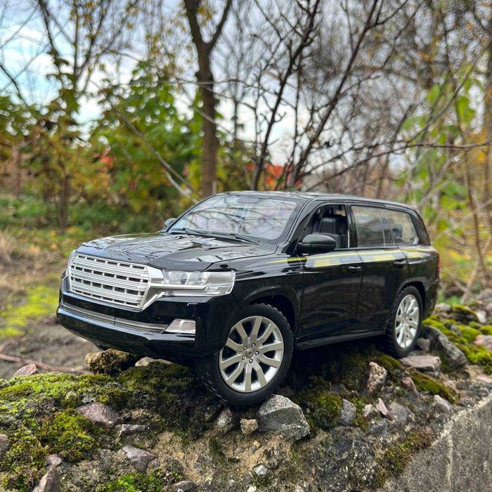 Дитяча радіокерована машинка Toyota на пульті іграшковий джип Крузак
