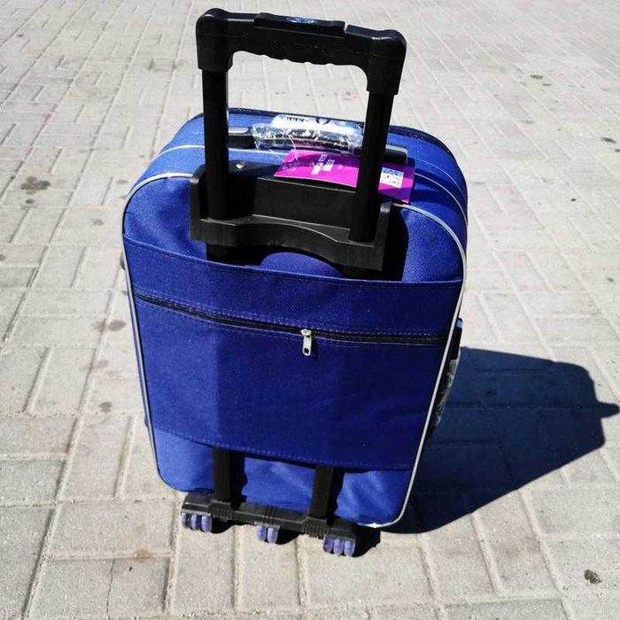 Чемодан дорожный на колесах тканевый с выдвижной ручкой 55 см