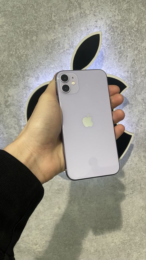 Смартфон IPhone 11