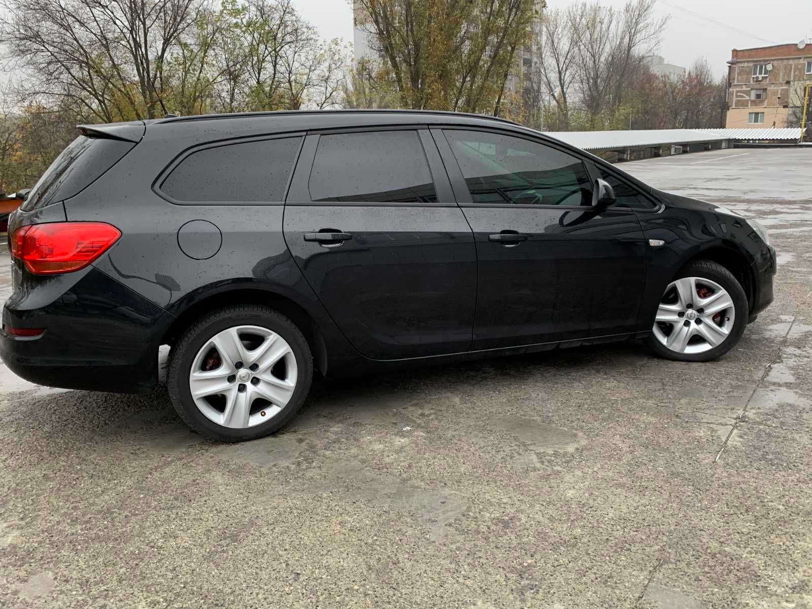 Продам Opel Astra J 1.7CDTI 2011p.