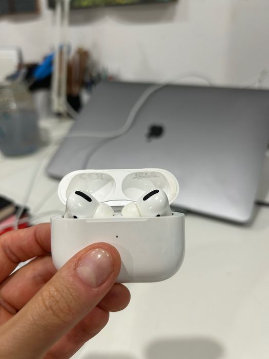 AirPods Pro Apple