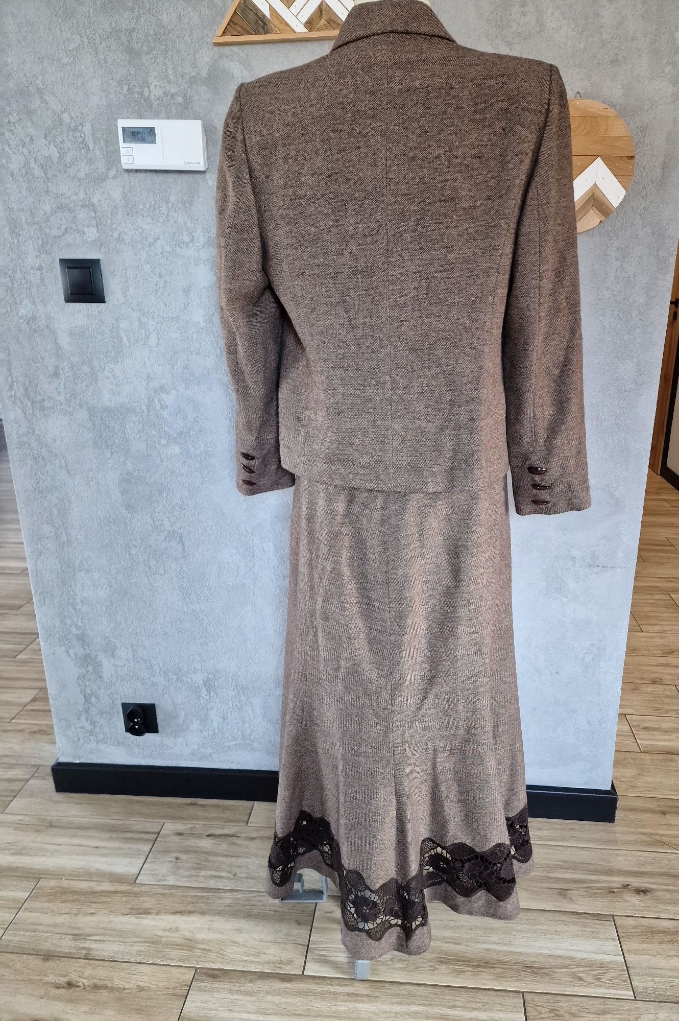 Garsonka grubsza Spódnica maxi z koronką 46