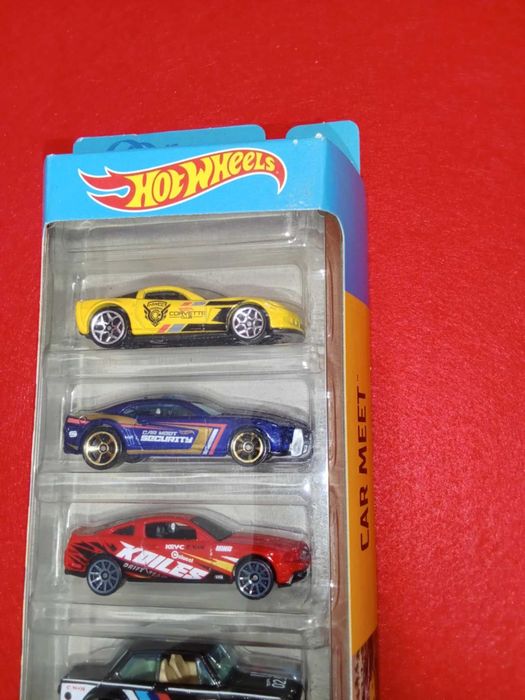 Hot Wheels Car Meet Gift Pack