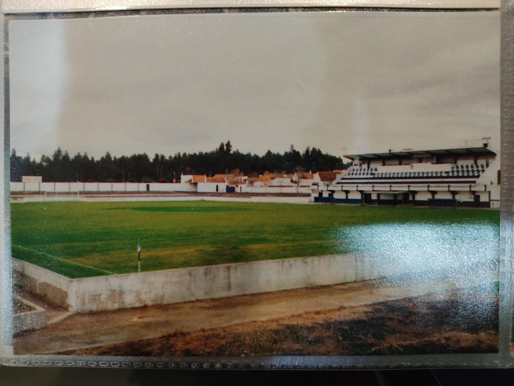 pin /emblema 2x e postal estádio do União de Almeirim