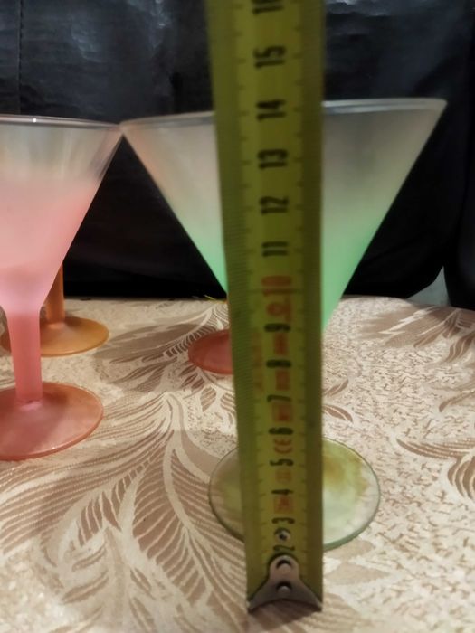 Продам фужери под мартіні ( цвітне скло)