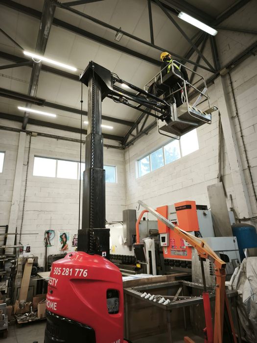 Wymajmę Podnośnik słupkowy 10 m  Manitou, Haulotte elektryczny