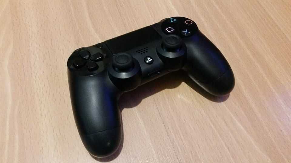 Kolekcja Padów do konsoli PS4, Pad PlayStation 4 Stan idealny NAPRAVVA