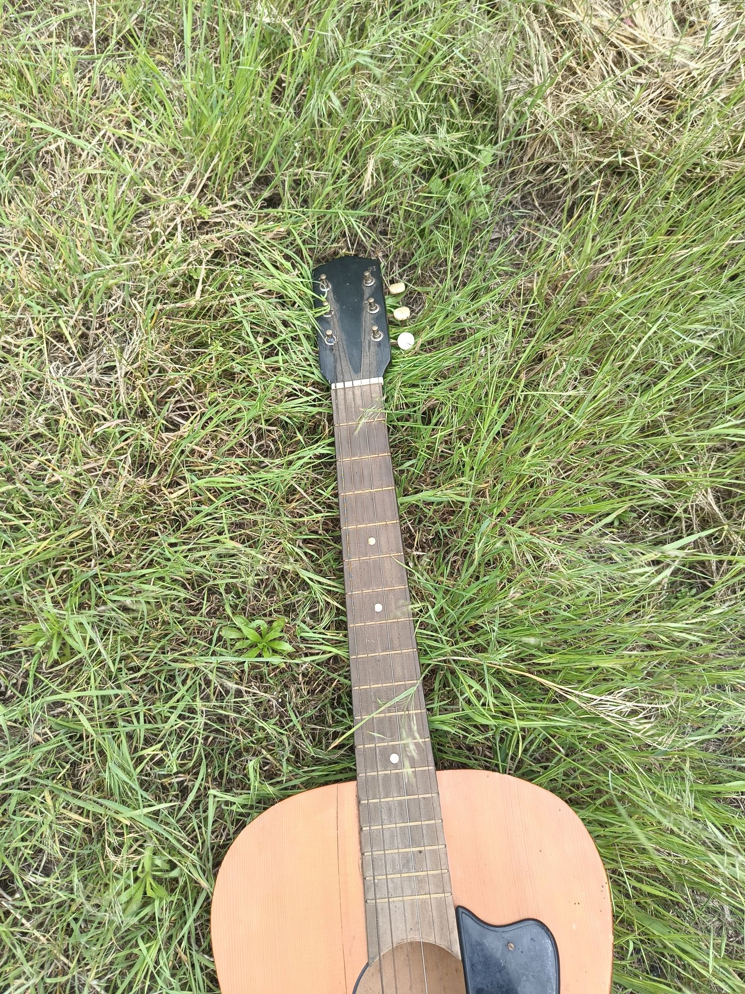 Gitara akustyczna klasyczna nastrojona po serwisie
