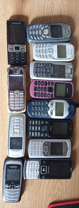 Продам одним лотом телефоны.