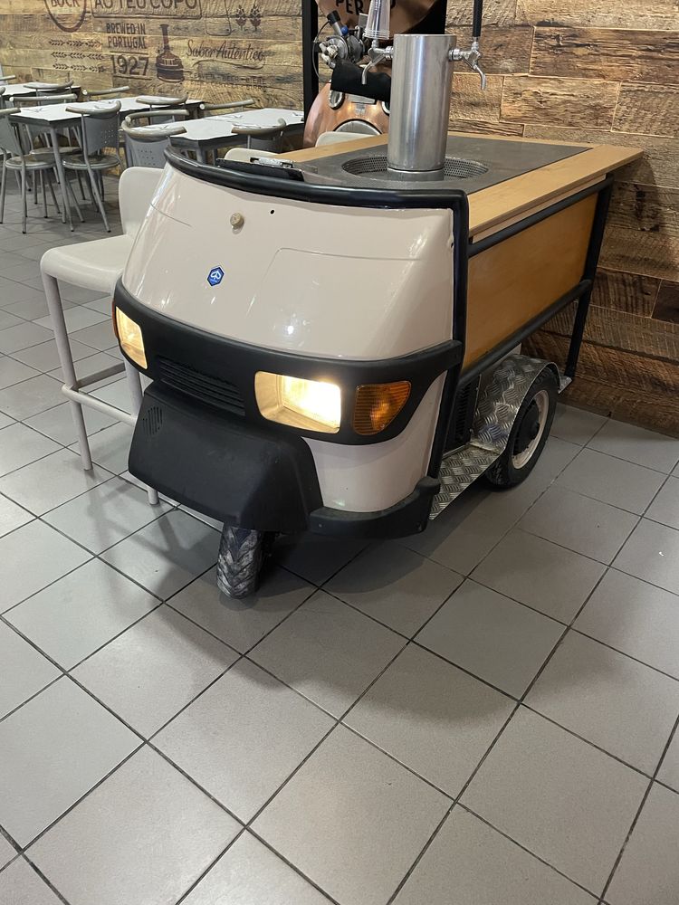 Maquina de cerveja com mesa para alugarso dia