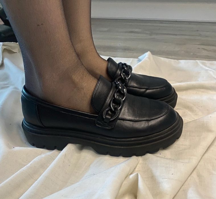 mokasyny loafersy z łańcuchem 38 czarne