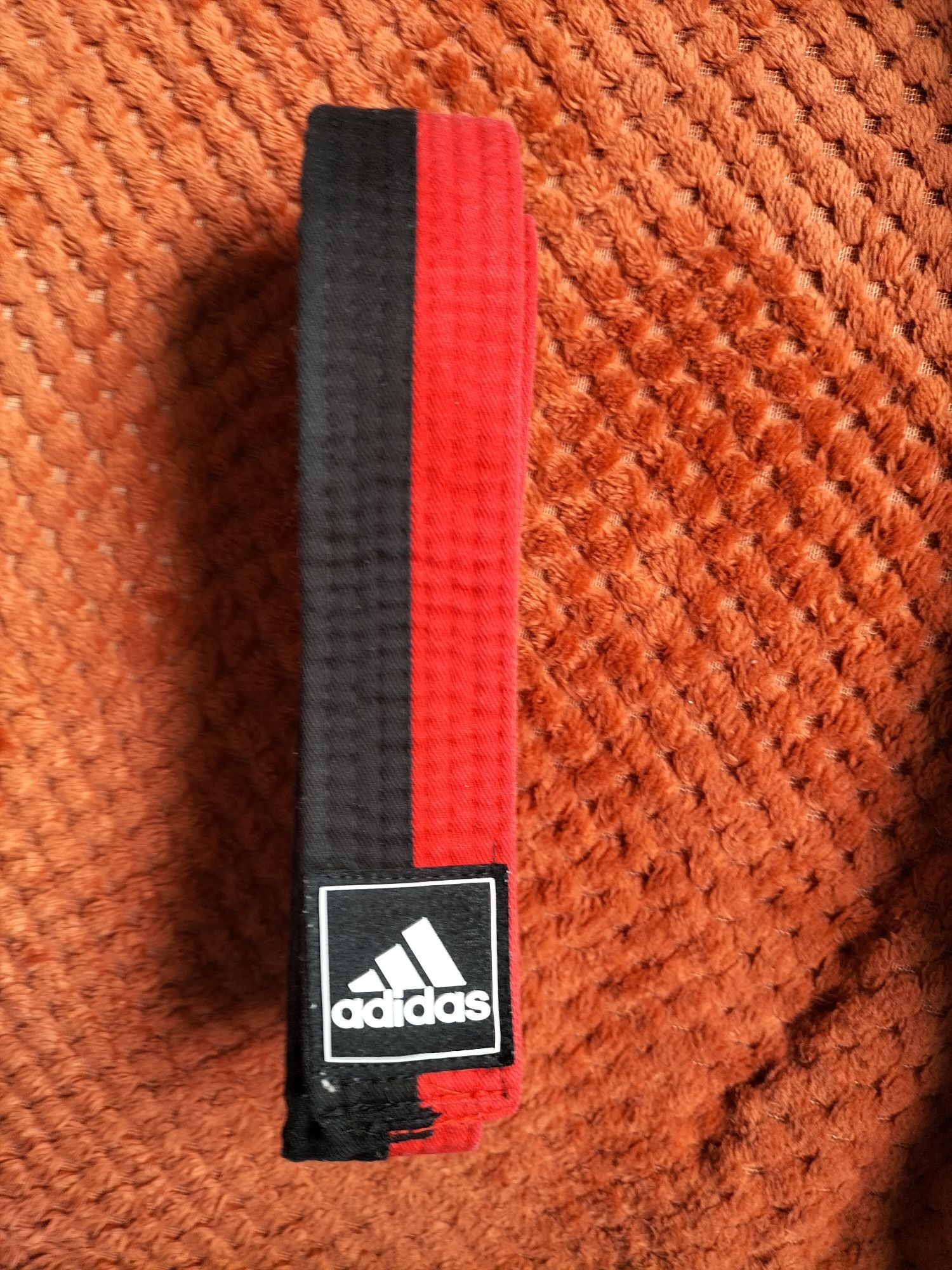 Cinto Taekwondo Vermelho e Preto