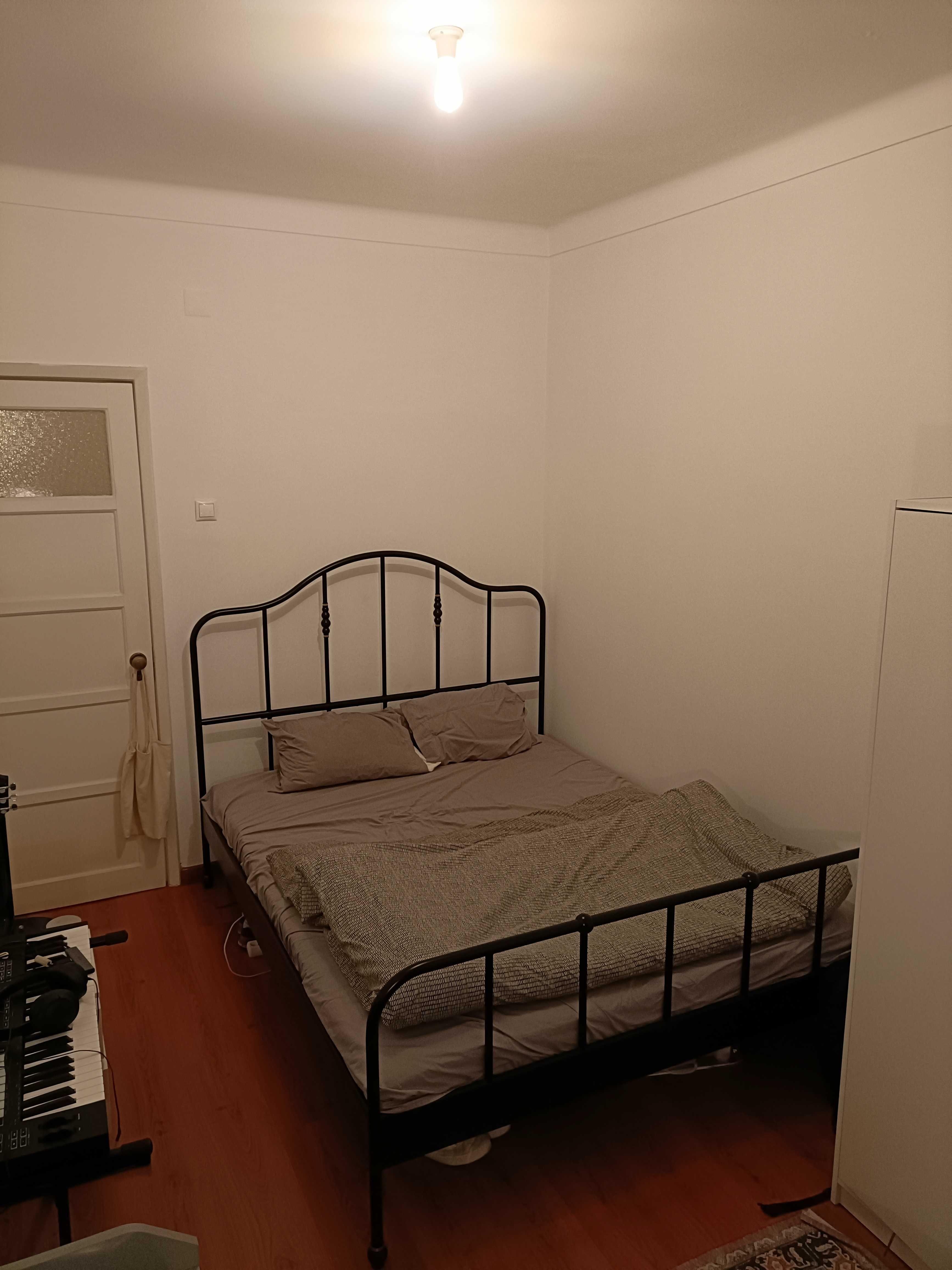 Cama Casal SAGSTUA Ikea 160x200, com colchão incluído.