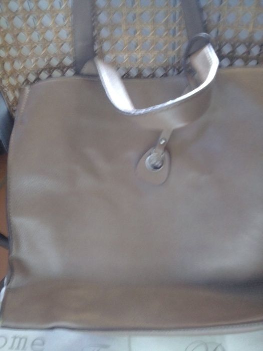 Carteira castanha com 2 alças