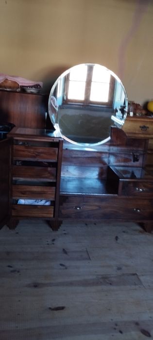 Vendo móvel de quarto madeira boa antiga