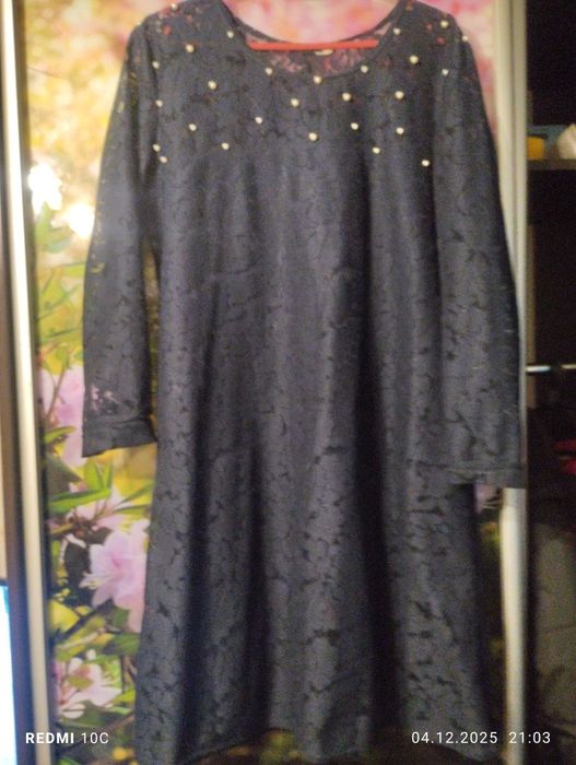 Продаж плаття розгружаюз шафу