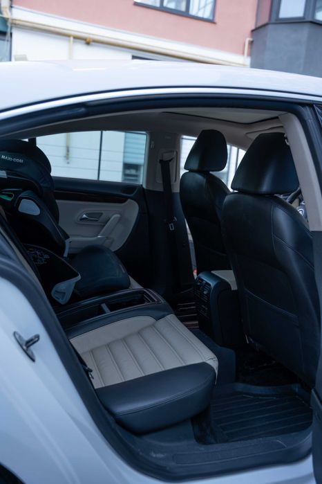 Продам автомобіль Volkswagen Passat в максимальній комплектації