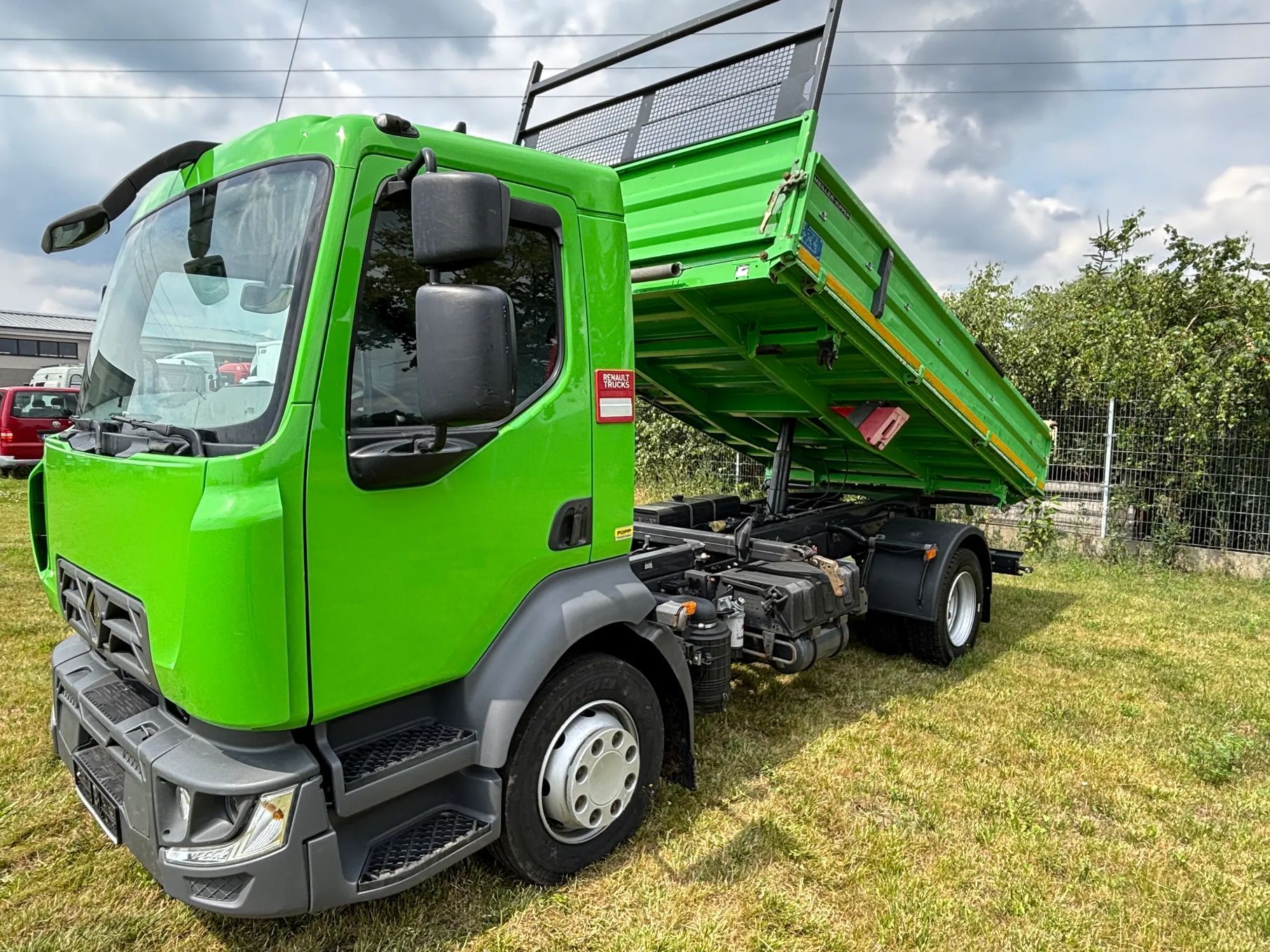 Renault D12 wywrotka, 12 ton DMC , zaczep do przyczepy , oryginalny kiper Meiller, mały przebieg od 1 właściciela z Niemiec, 6100 kg ładowność. manualna skrzynia , na resorze, idealna pod minikoparkę , przyczepę ( Mercedes ATEGO, AXOR, MAN TGM )  Wywrotka