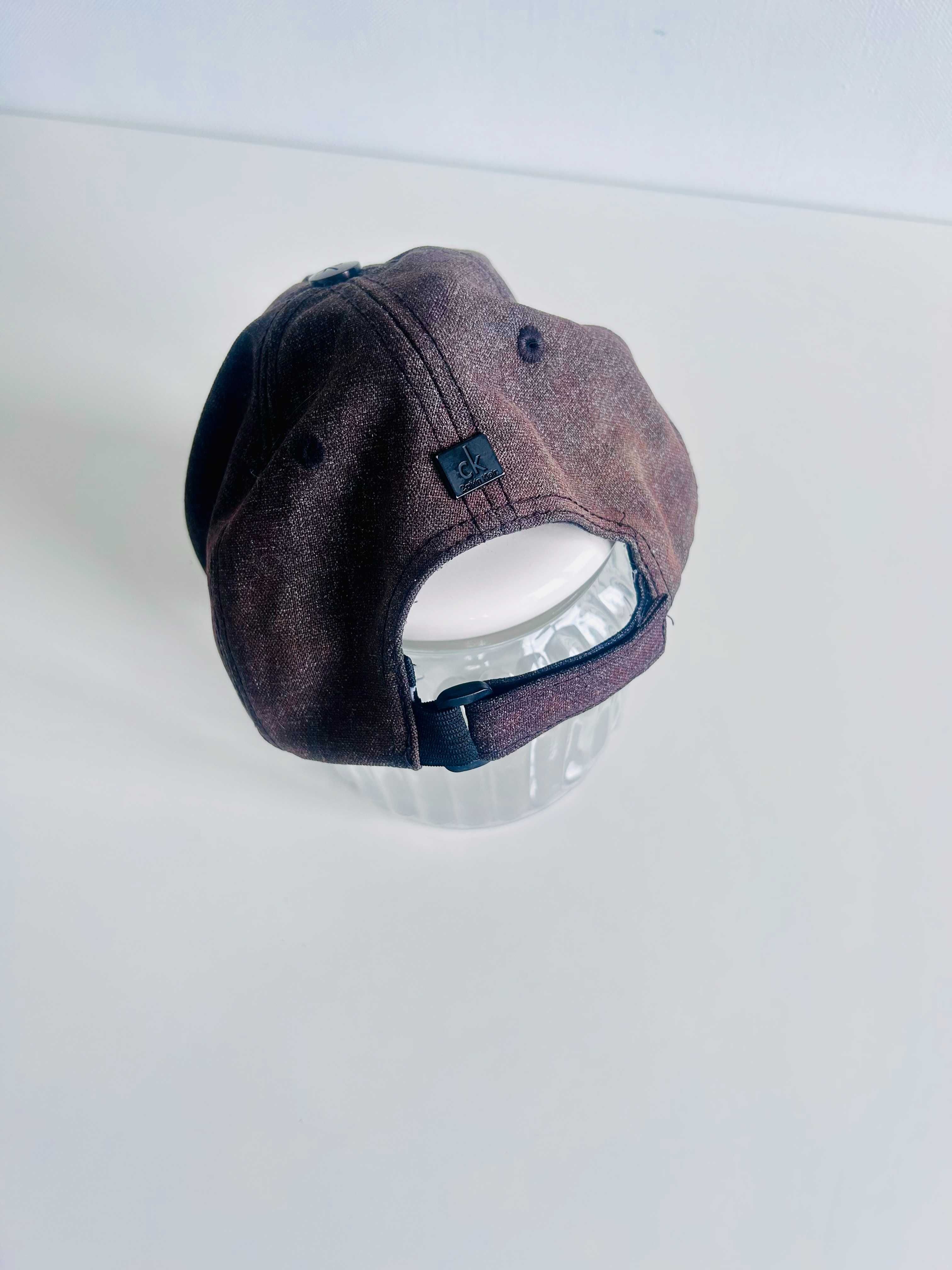 Czapka z daszkiem Calvin Klein/ Czapka Calvin Klein z daszkiem brązowa