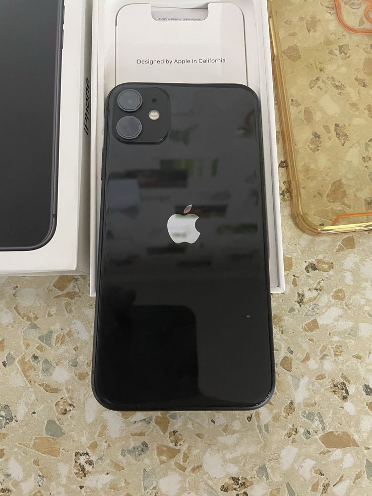 Продам Айфон 11 на 128