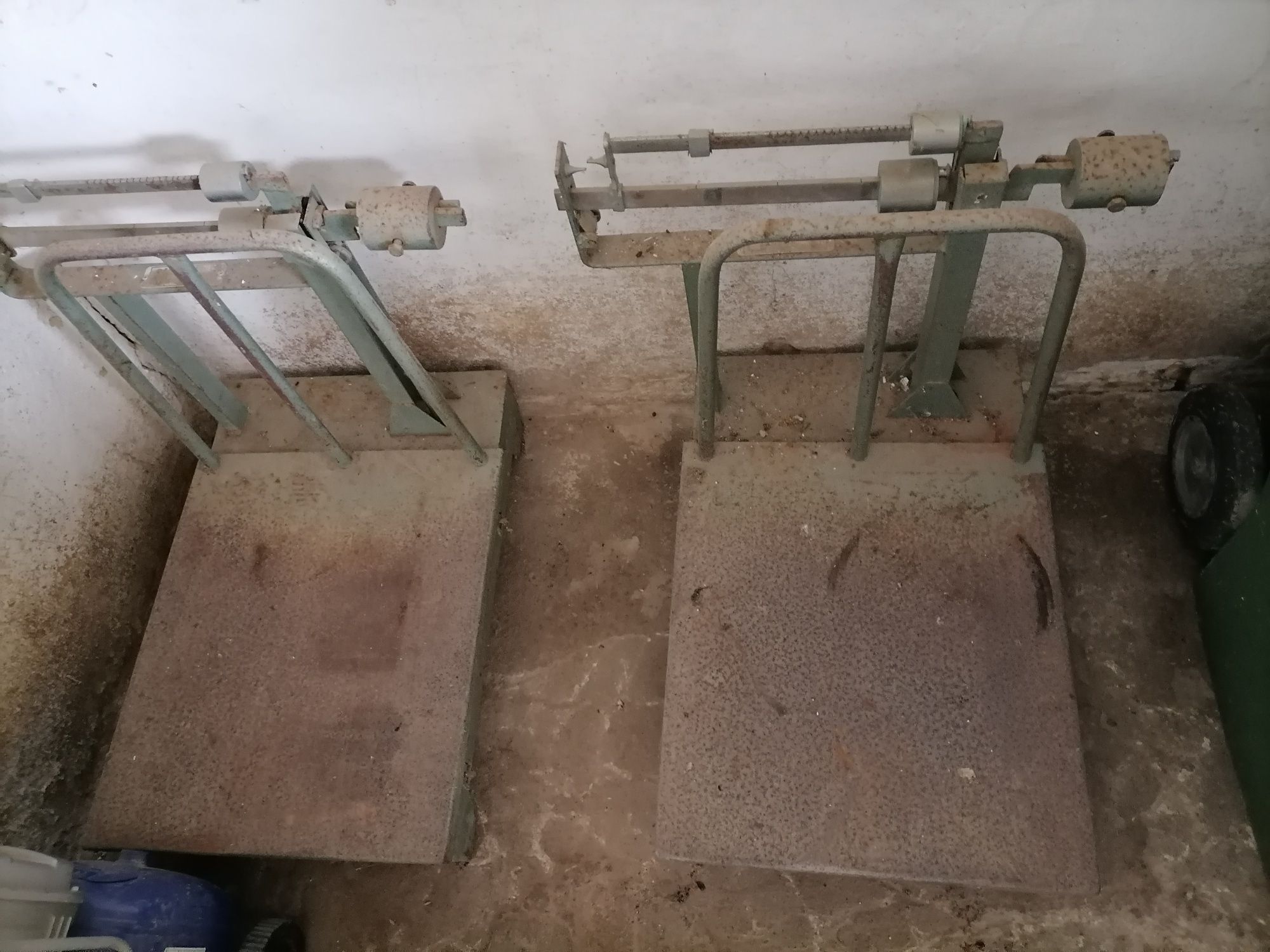 Balanças em ferro