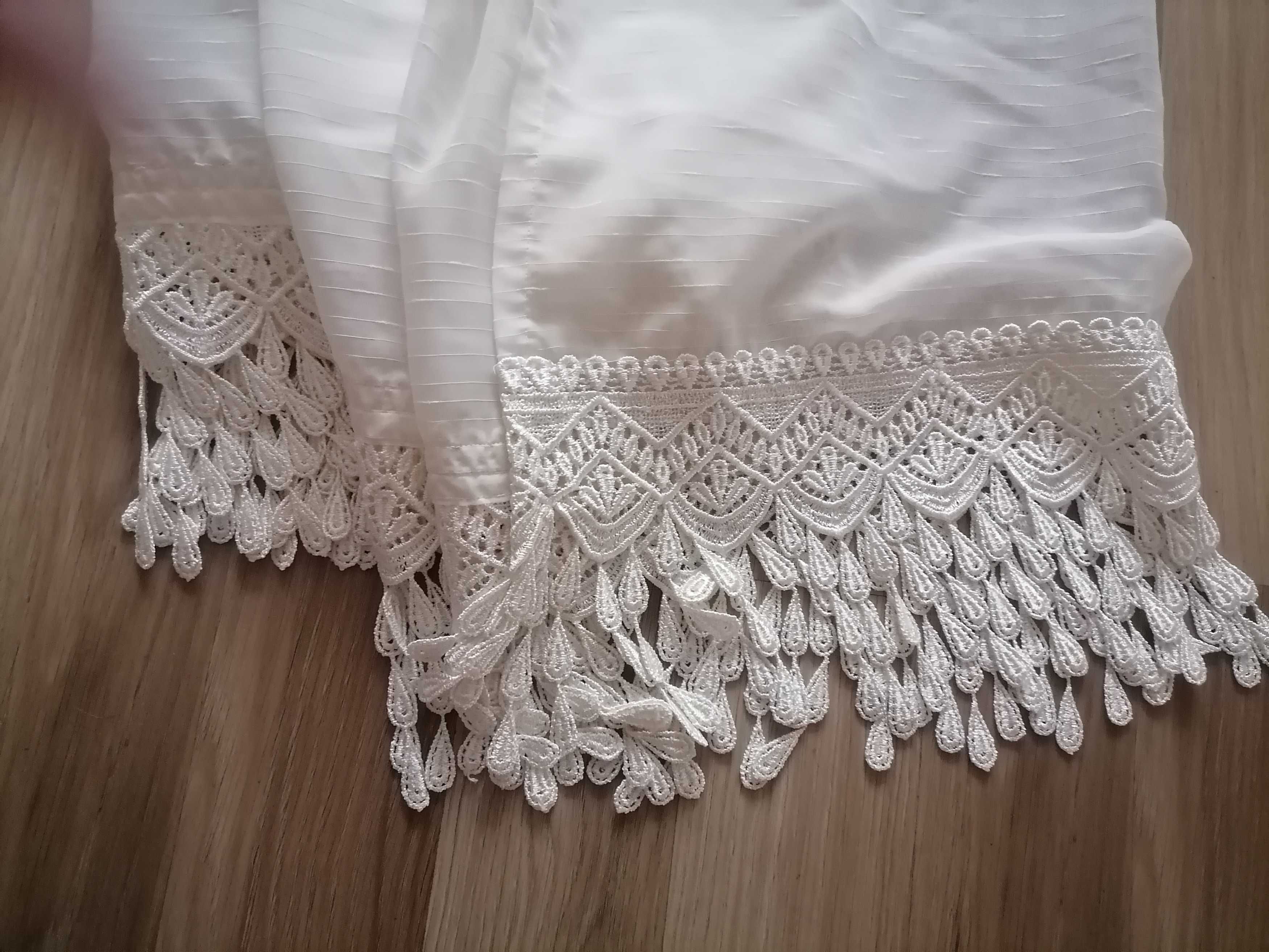 Firanka ecri długa z ozdobna koronką