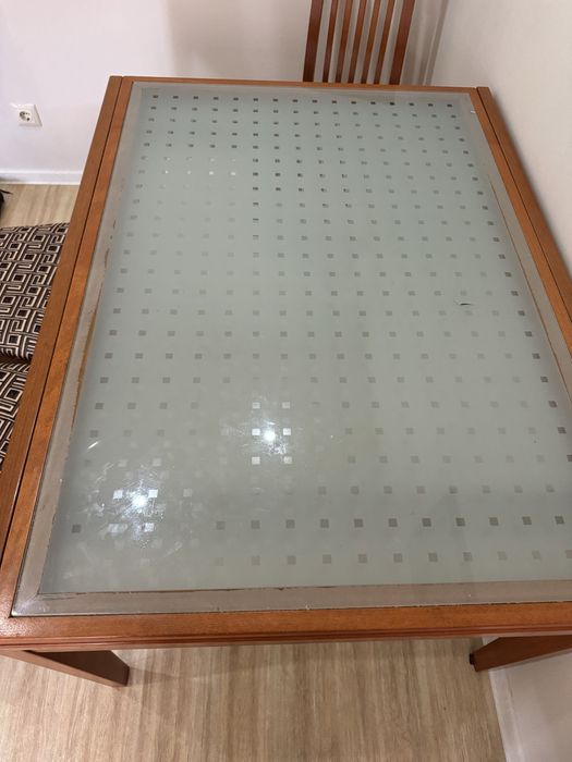 Обідній деревʼяний скляний стіл +стільці