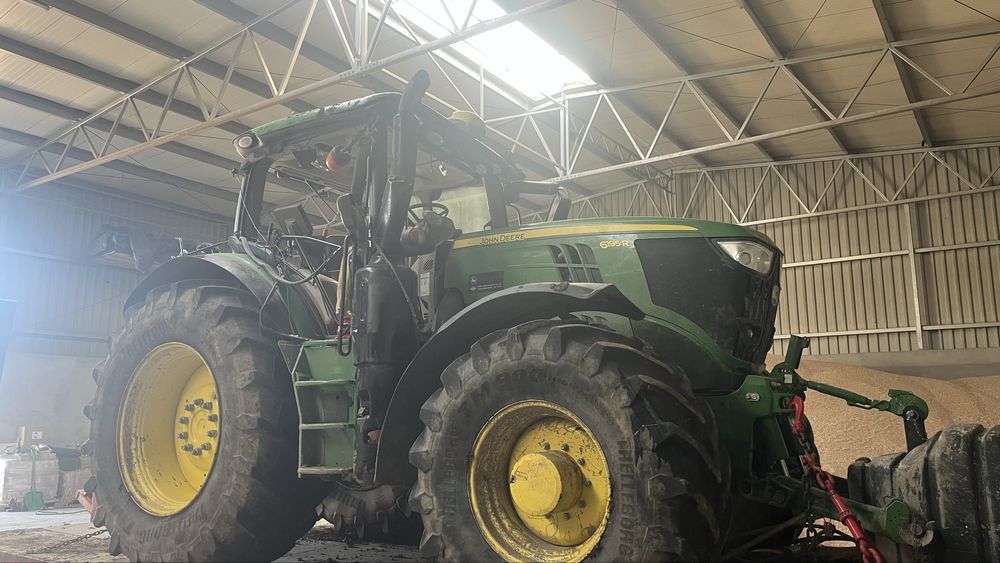 Uszkodzony John Deere 6195r