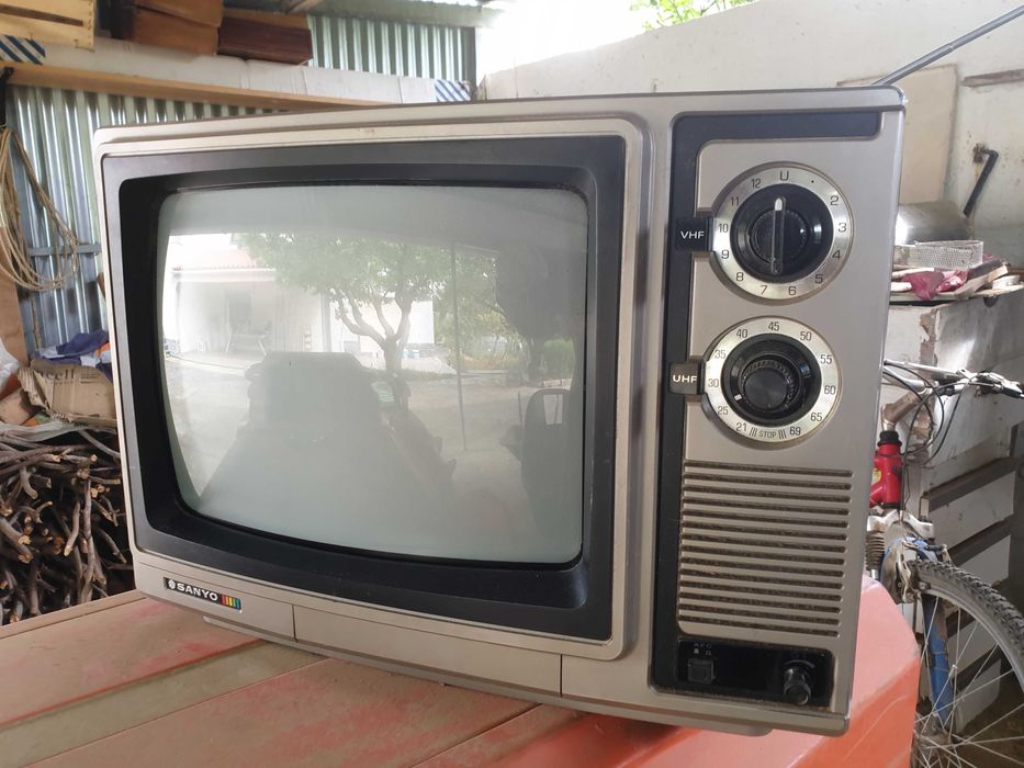 rádios e televisores