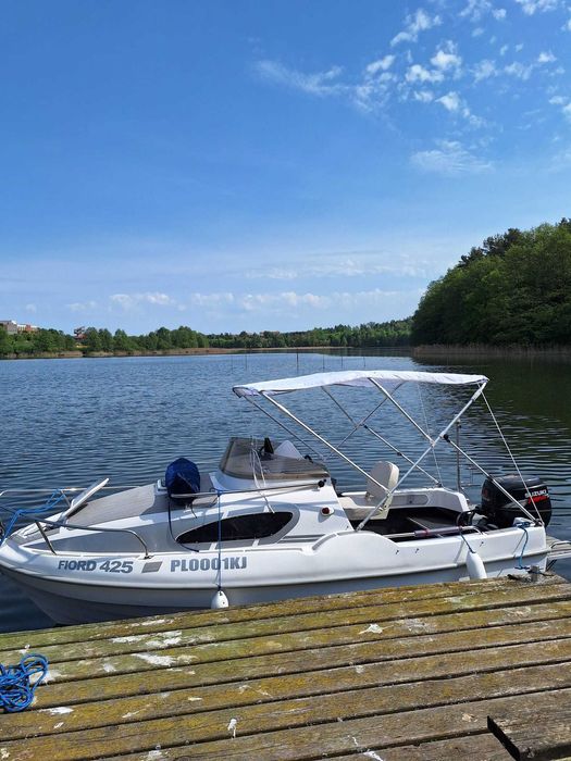 Łódź motorowa kabinowa