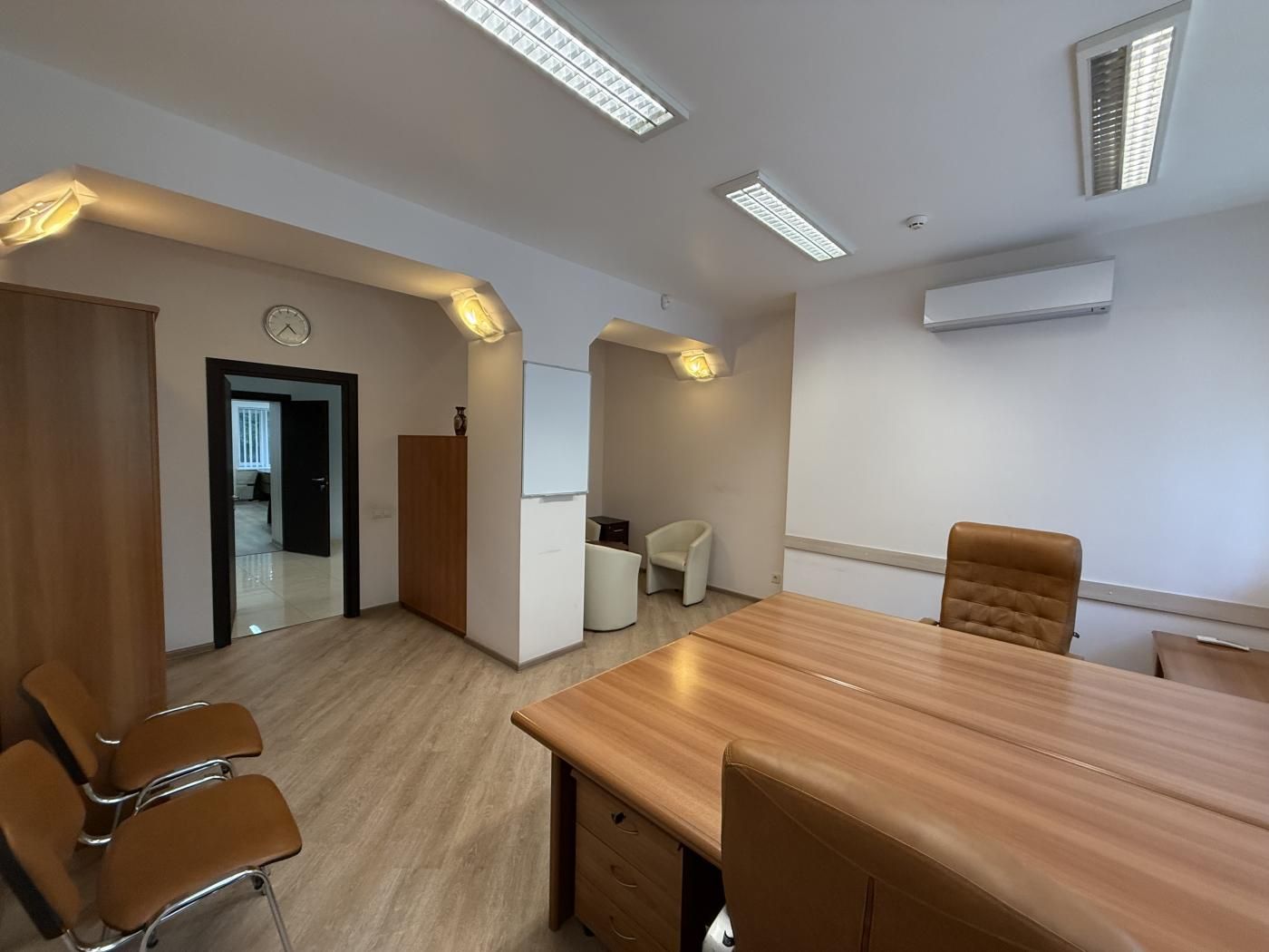 Здаю офісне приміщення 248 кв.м в Центрі