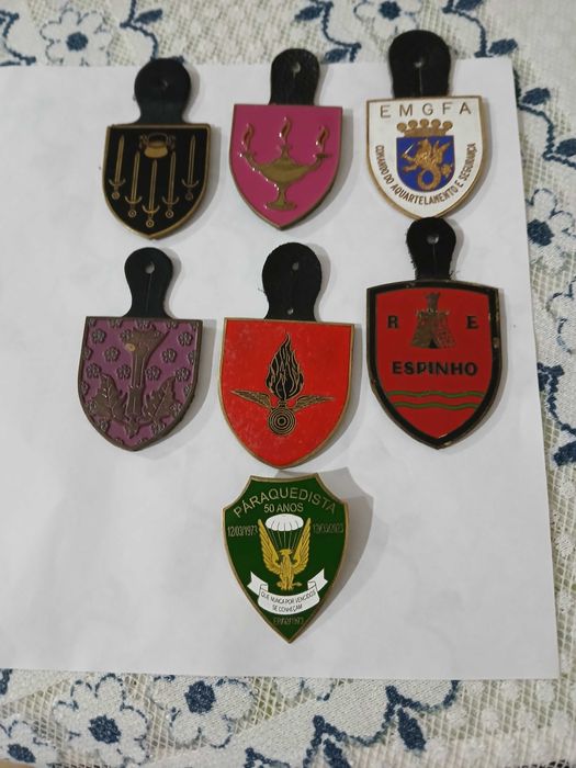 MILITAR-crachás militares antigos e raros