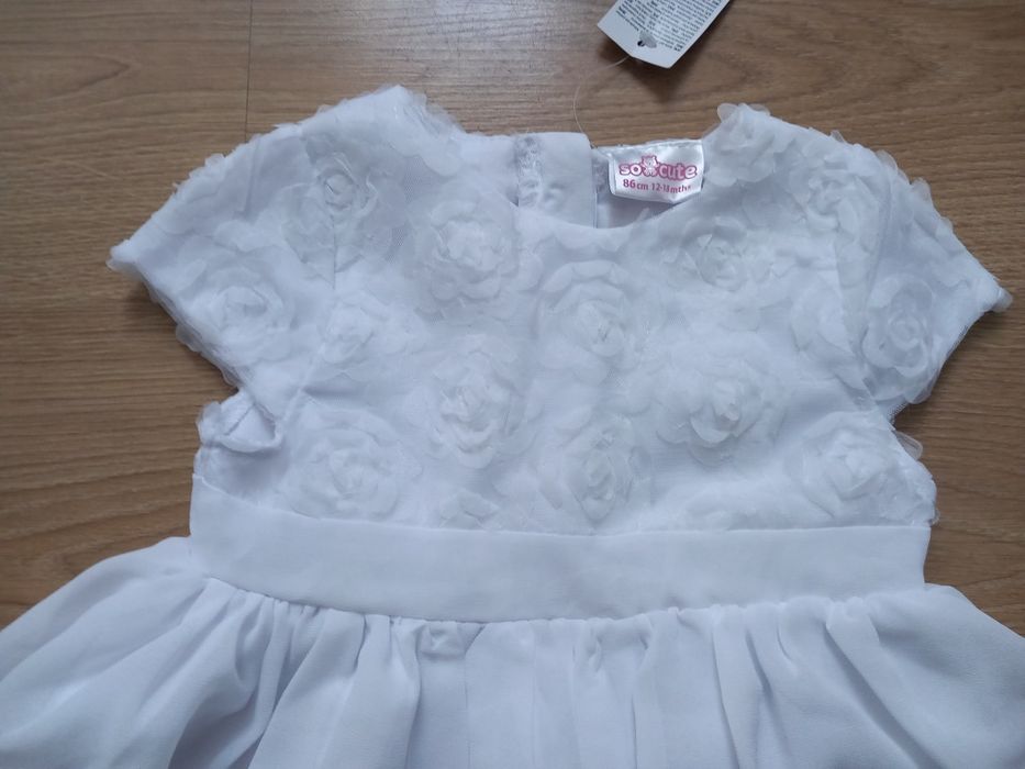 Nowa biała sukienka w różyczki 86 z metką na chrzest roczek