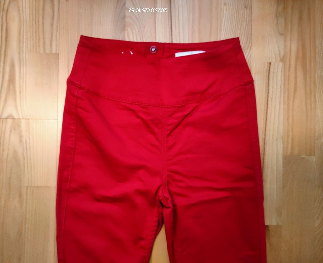 Czerwone spodnie wąskie nogawki Pieces 36