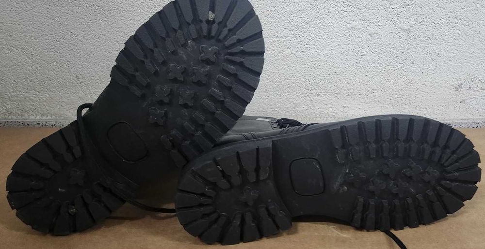 Botas pretas militar, novas, tamanho 42