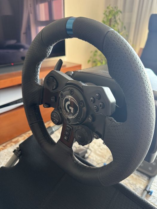 Logitech G923 + Playseat challenge X