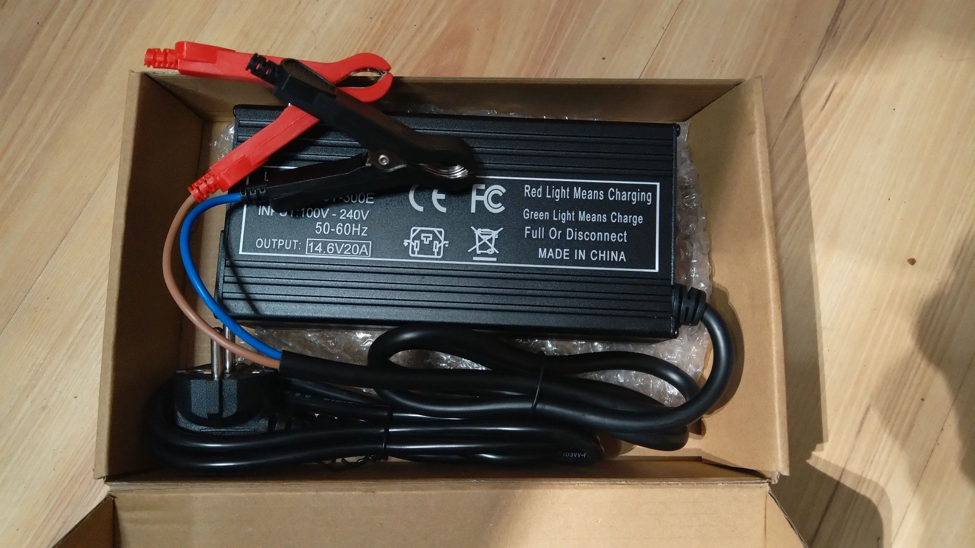Ładowarka akumulatorów LiFePO 14,6V 20A