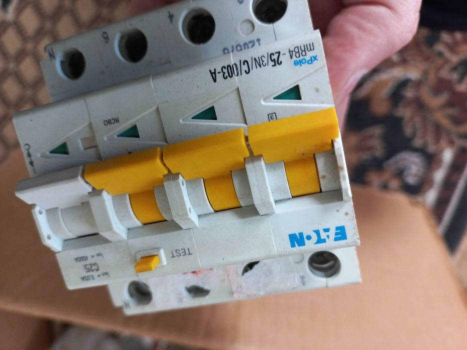 Диф. автомат EaToN 3 пол. mRB4-25/3N/C/003-A